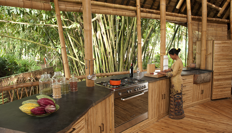 Construções em bambu numa espetacular vila sustentável, a Green Village