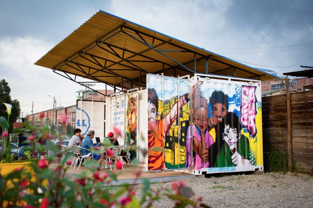 Zubabox container leva tecnologia às comunidades