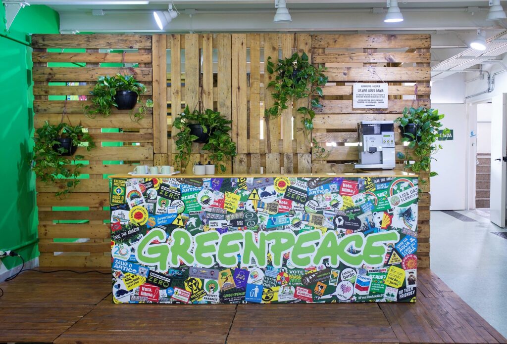 Projeto sustentável transforma recepção do Greenpeace em SP