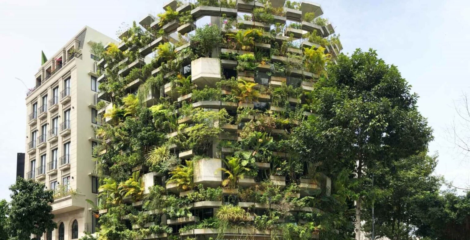 Fachada com Agricultura Urbana é destaque em escritório de arquitetura