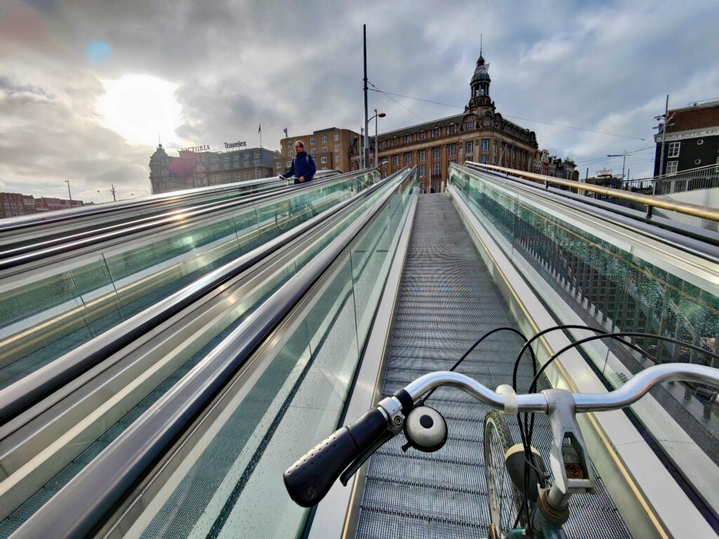 estacionamento para bicicletas em amsterdã