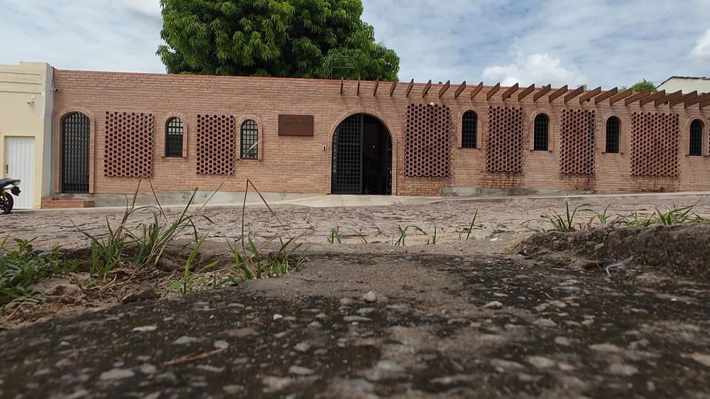 Fachada de restaurante tem um incrível sistema de resfriamento natural do ar