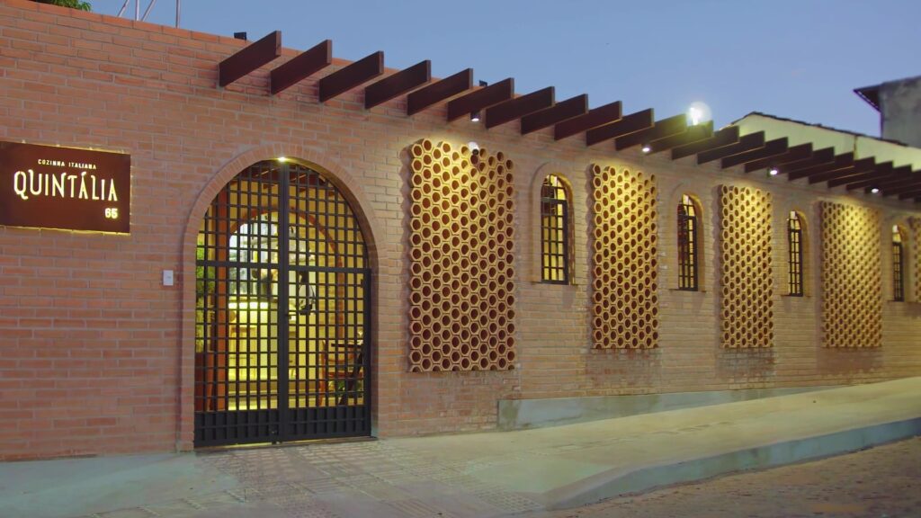 Fachada de restaurante tem um incrível sistema de resfriamento natural do ar