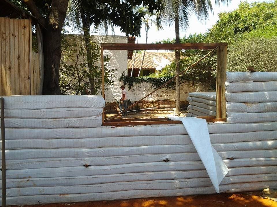 restaurante em terra ensacada - hiperadobe